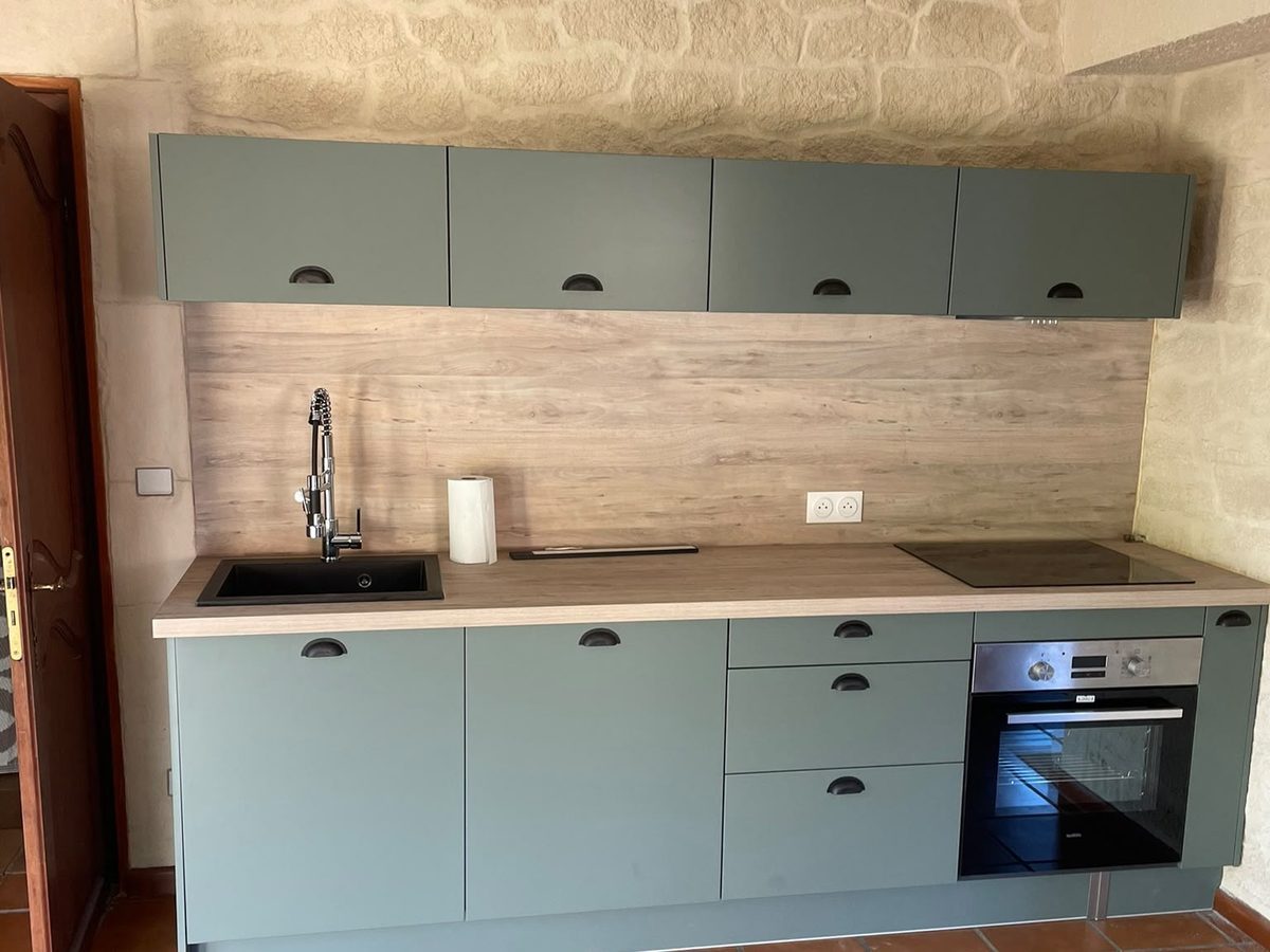 Cuisine sur mur ancien