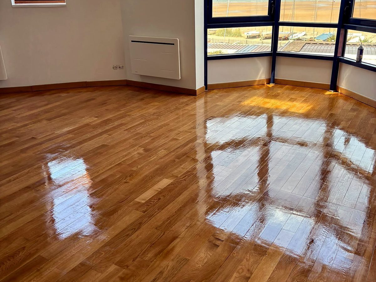 Pose de carrelage après ragréage dans une maison de Tourcoing par VS RENOV